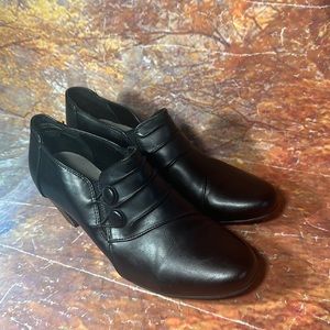 Cliffs by White Mountain Black women’s Shoe, 7M